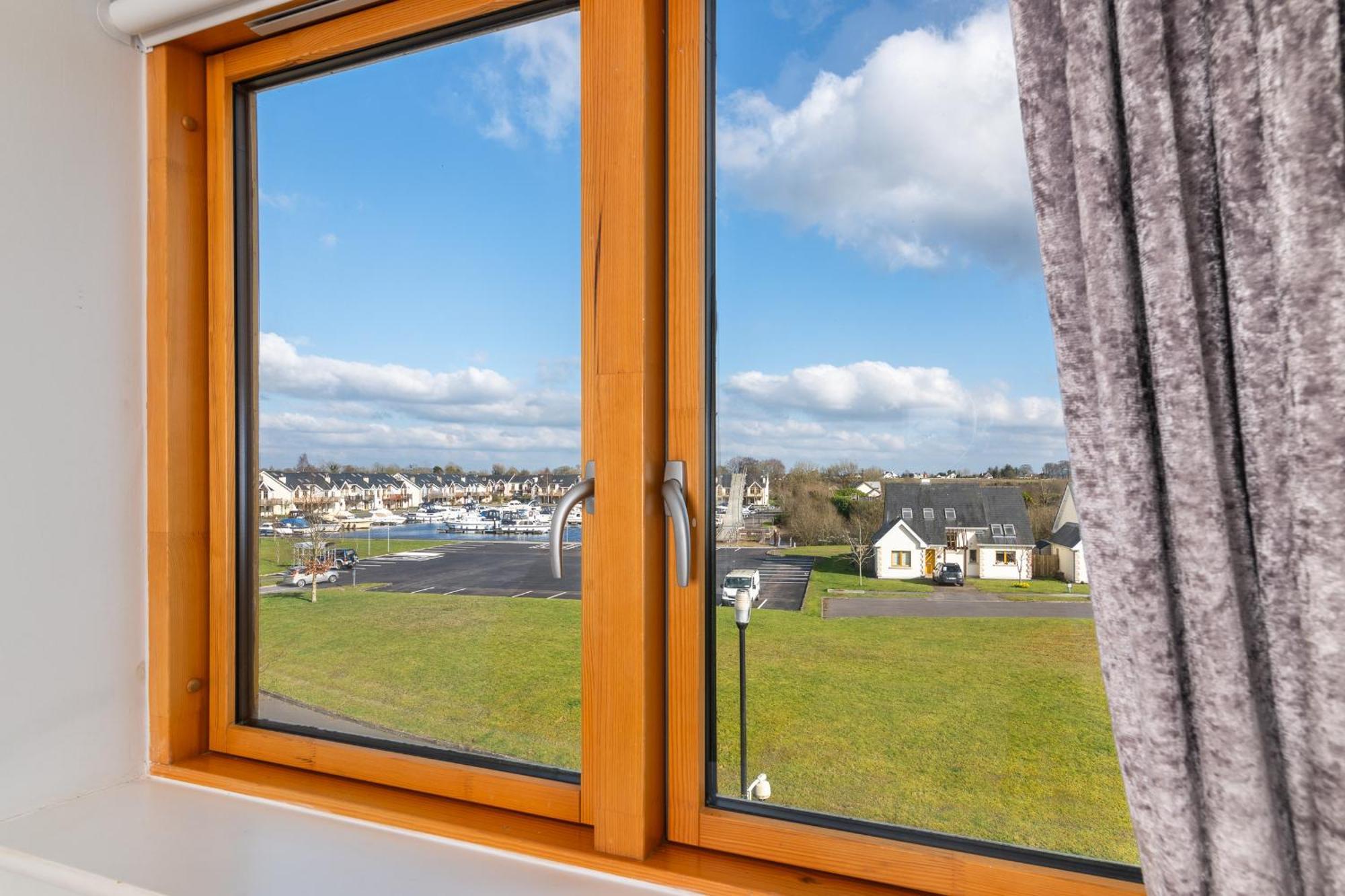 Shannonside - Stylish 5 Bed Marina Home & 40Ft Mooring Termonbarry 외부 사진